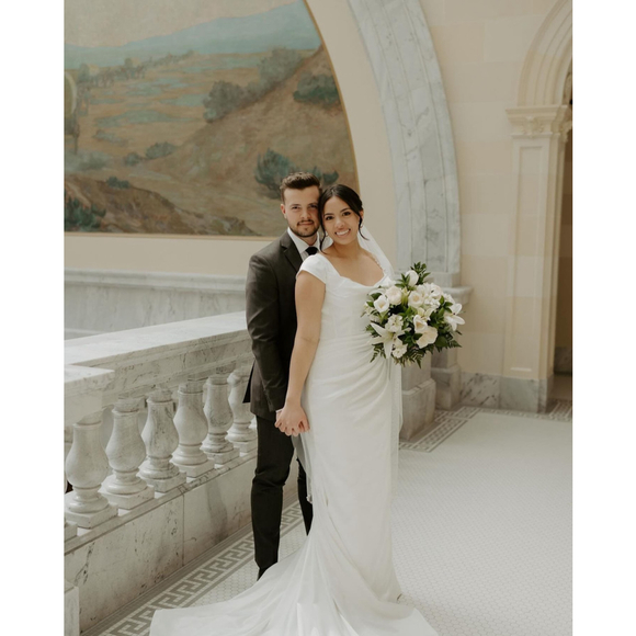 Minimalist Pearl Wedding Veil on Soft English Net Tulle - Picture 3 of 7